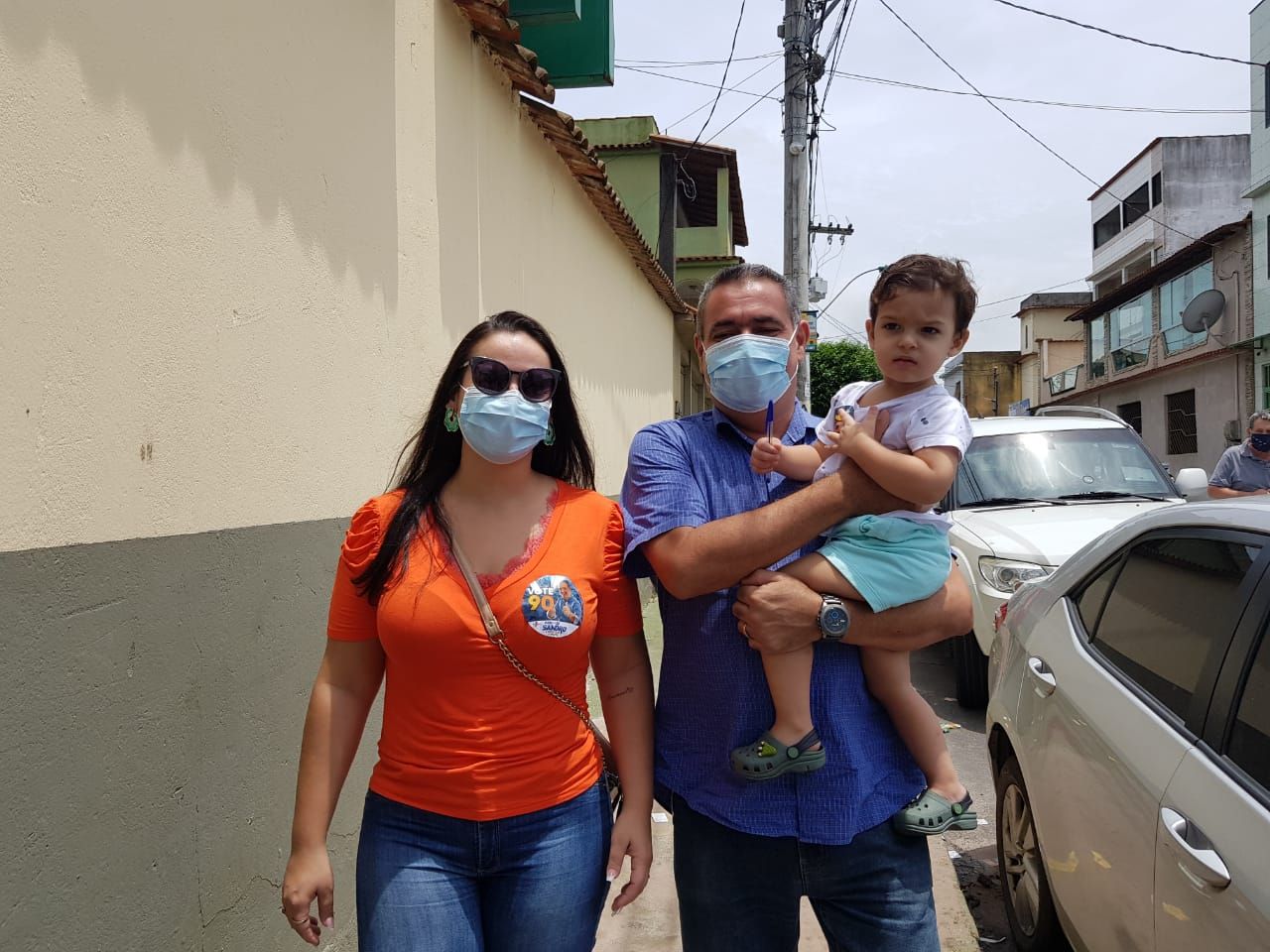 Sandro Locutor (PROS) acompanhado da esposa e do filho (Foto: Coordenação de campanha)