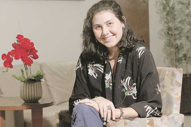 Curada, a universitária Miranda Perozini, 20, contou que buscou ajuda para tratar crises de pânico e ansiedade (Foto: Beto Morais/AT)