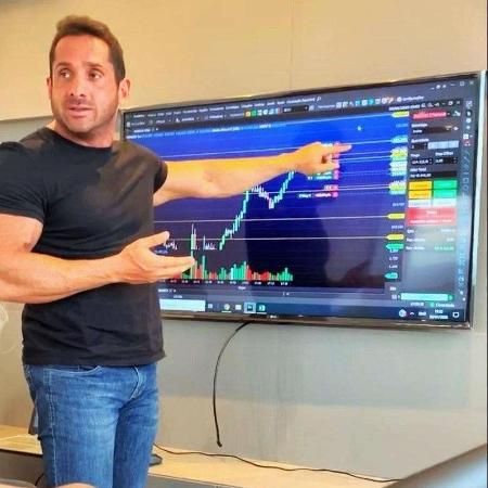 Economista e digital influencer do ramo de mercado financeiro, Vinicius Ibrain prometia retorno de 10% (Foto: Divulgação/Redes Sociais)