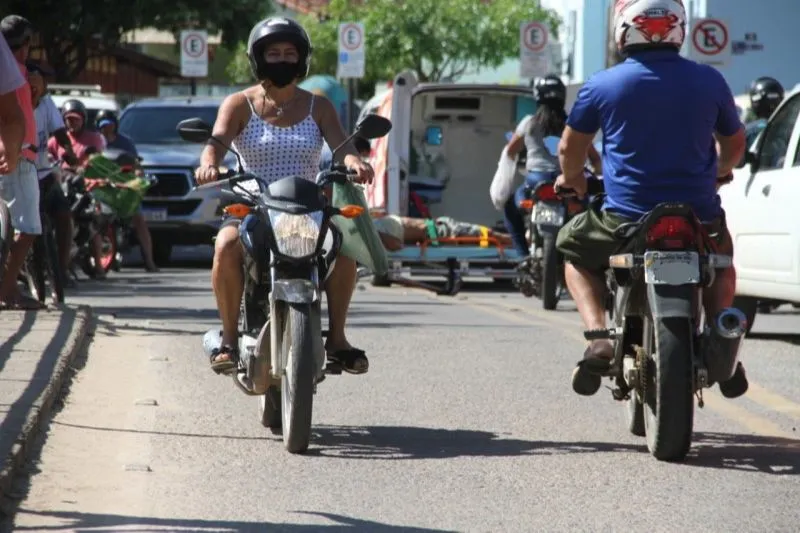 Imagem ilustrativa da imagem Motoqueiro atropela ciclista e foge em Mimoso do Sul – Veja o vídeo