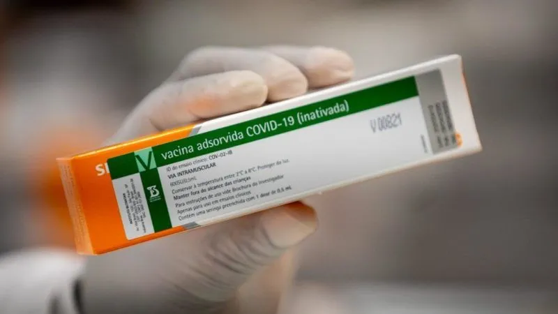 Imagem ilustrativa da imagem Butantan retoma produção da Coronavac após chegada do IFA