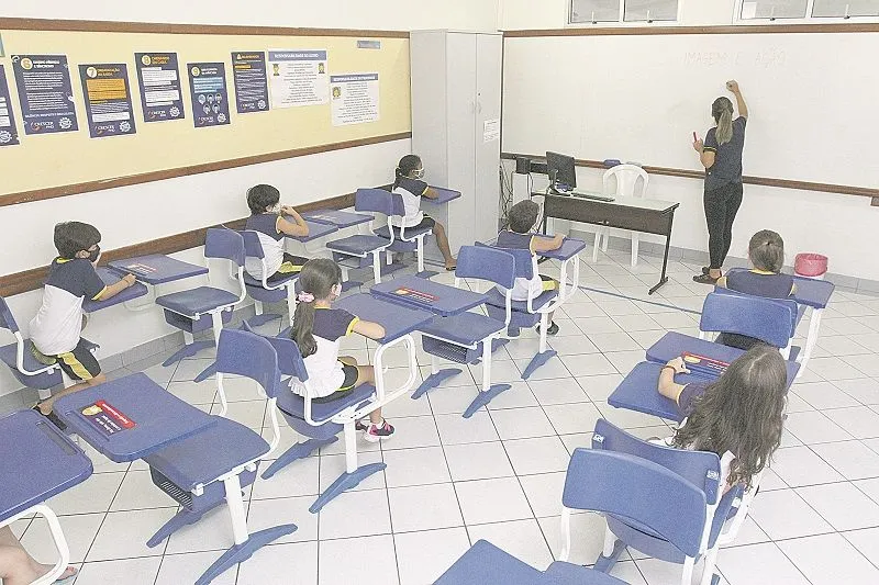 Imagem ilustrativa da imagem "Retorno presencial das aulas é uma irresponsabilidade", diz entidade de escolas municipais do Estado