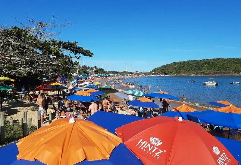 Imagem ilustrativa da imagem Pedido é de não aglomeração, mas praias de Guarapari estão lotadas