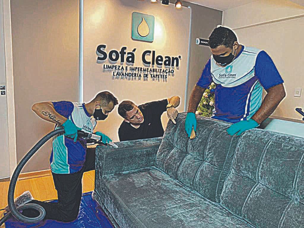 Técnicos da empresa estão sempre munidos de equipamentos de proteção individual, no atendimento que realizam em residências e demais locais