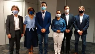 Imagem ilustrativa da imagem Pazolini exonera servidores, corta gastos e nomeia novos secretários