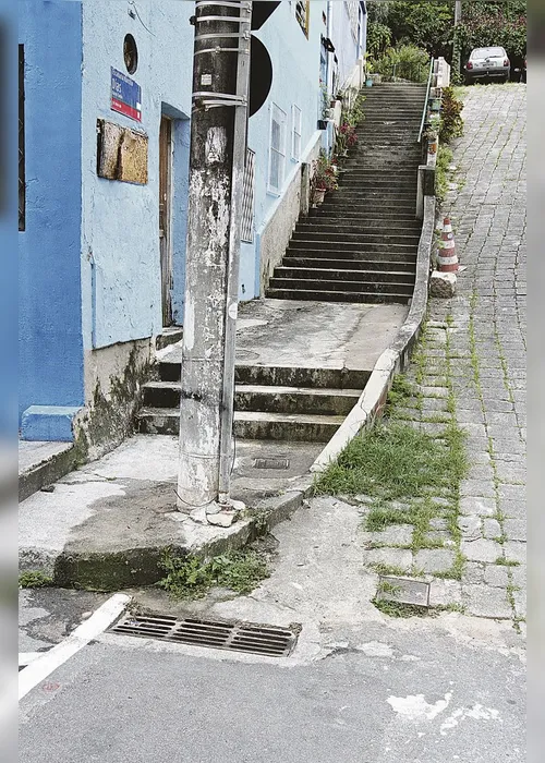 
          Imagem ilustrativa da imagem Esgoto vazando e área fechada em Vitória
          