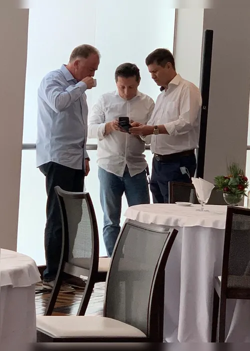 
          Imagem ilustrativa da imagem Governador reúne chefes de Poderes para devolver duodécimo
          