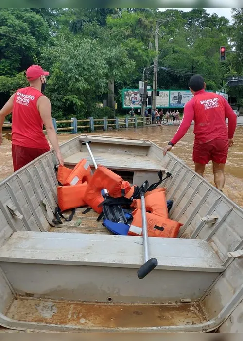 
          Imagem ilustrativa da imagem VÍDEO | Idosa de 82 anos com Covid é resgatada pelos Bombeiros em Castelo
          
