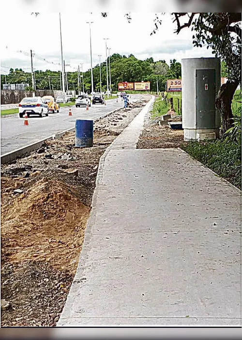 
          Imagem ilustrativa da imagem Espaço reduzido para pedestre em Jardim Camburi
          