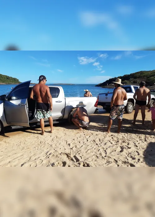 Imagem ilustrativa da imagem Empresário mineiro perde chave e carro fica na areia da praia da Bacutia por mais de 24 horas
