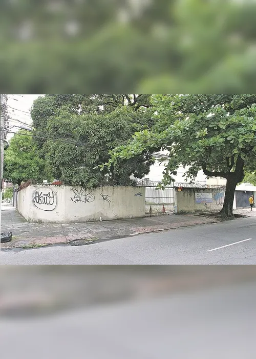 
          Imagem ilustrativa da imagem Terreno abandonado usado por morador de rua
          