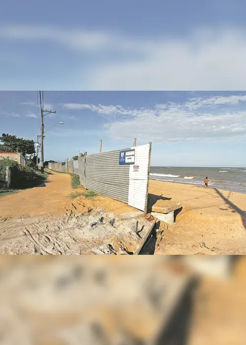 
          Imagem ilustrativa da imagem Tapume fecha acesso à praia
          