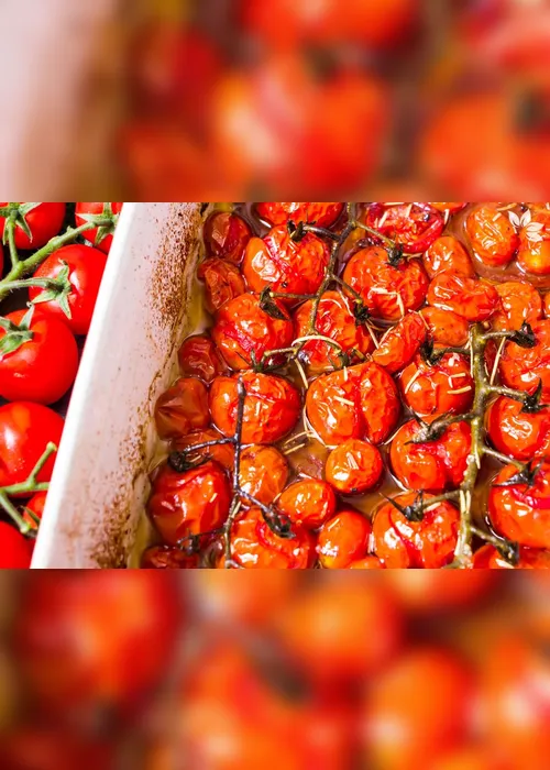 
          Imagem ilustrativa da imagem Receita da Nutri: aprenda a fazer 'Tomate confit'
          