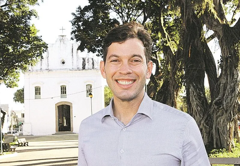 Em frente à Igreja do Rosário, na Prainha, Arnaldinho Borgo revelou as suas prioridades como prefeito eleito de Vila Velha