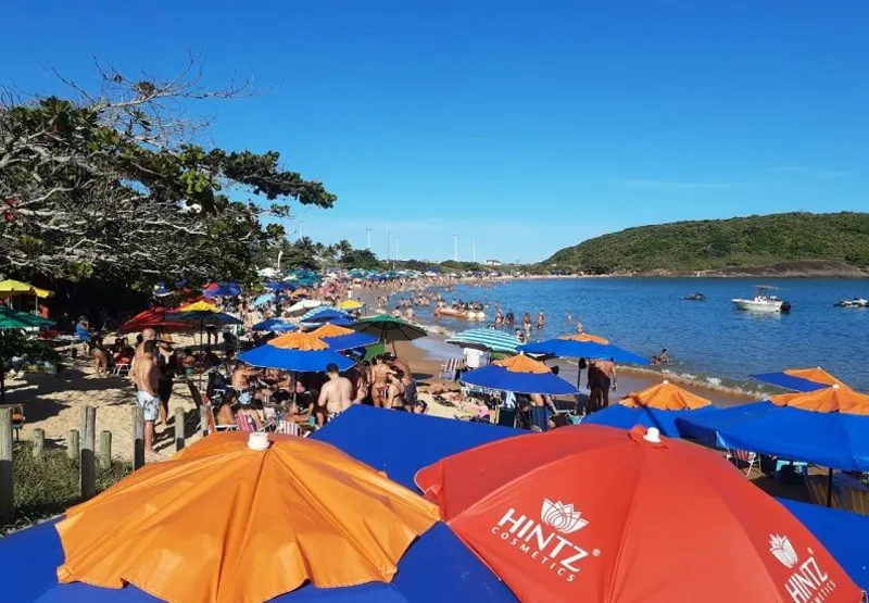 A Praia do Morro ficou lotada nesta quarta-feira (30)