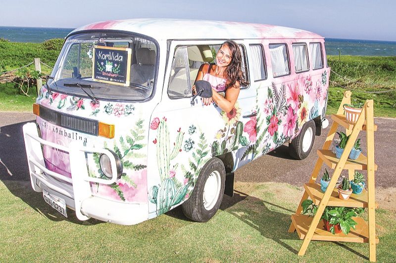 A bióloga Thalita Cabral afirmou que a Kombi representa um estilo de vida saudável, voltado para a natureza (Foto: Leone Iglesias/AT)