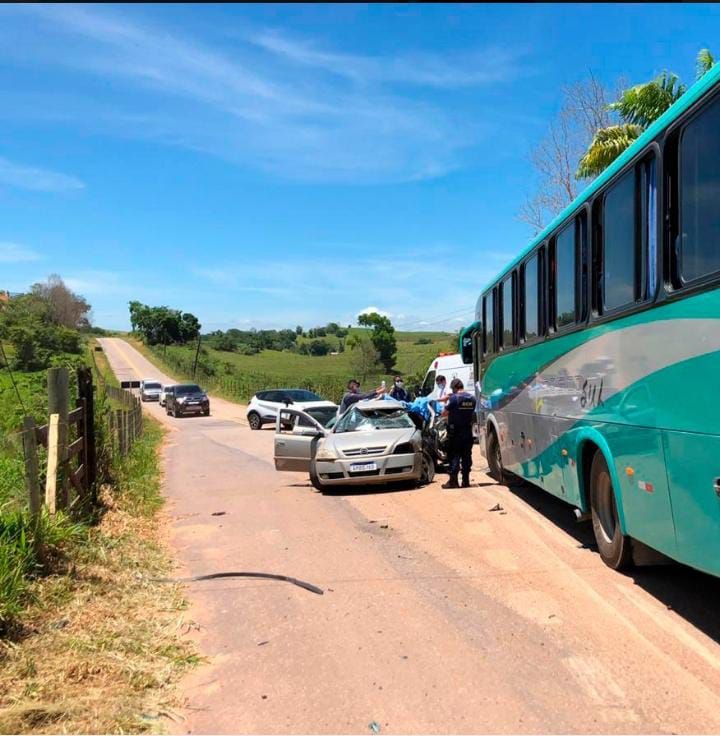 Acidente que matou professor e filho aconteceu na rodovia ES-162, que liga Presidente Kennedy à BR 101 (Foto: Divulgação)