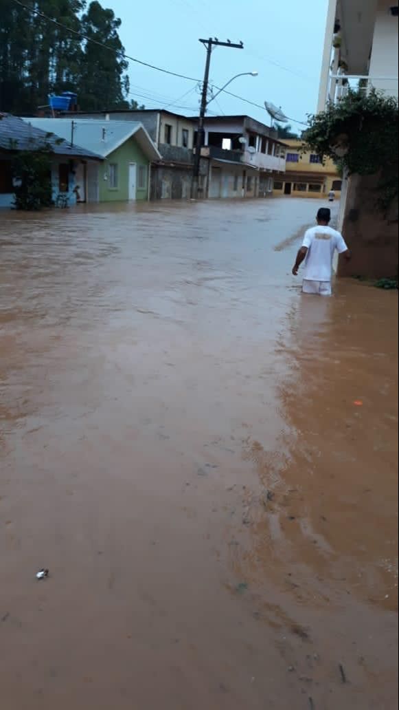 Município de Muniz Freire foi atingido por forte chuva (Foto: Enviada por WhatsApp)
