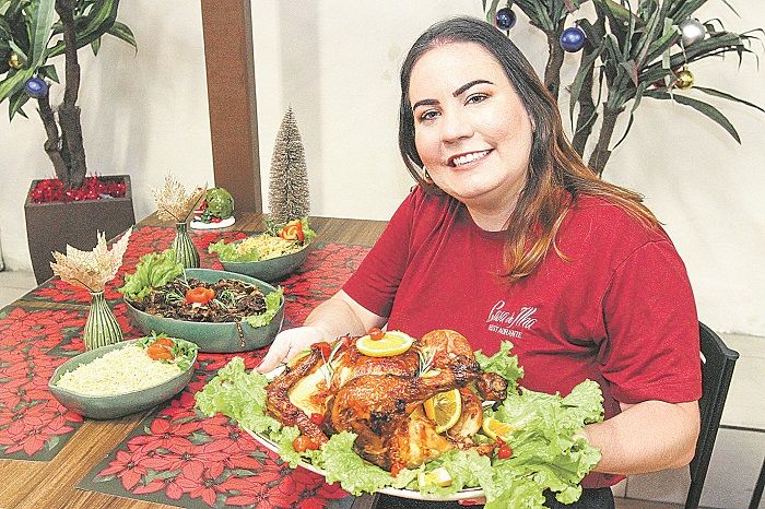 Amanda Pimentel disse que precisou investir na compra de forno e freezer para dar conta de todos os pedidos (Foto: Leone Iglesias/TA)