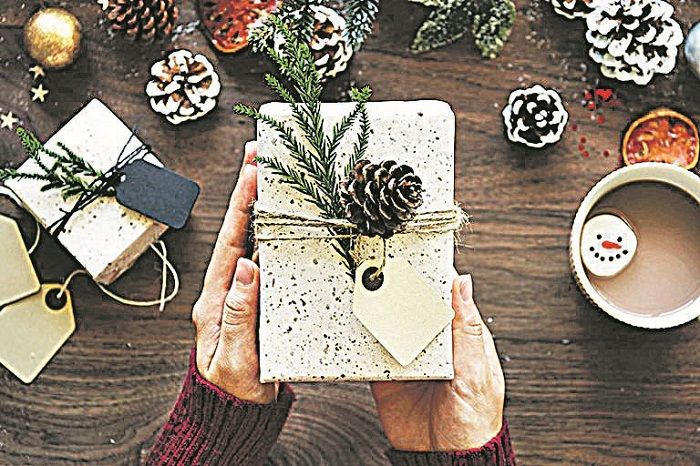 Amigo DIY: cada um dos participantes da brincadeira é responsável por fazer à mão o presente do outro (Foto: Divulgação)