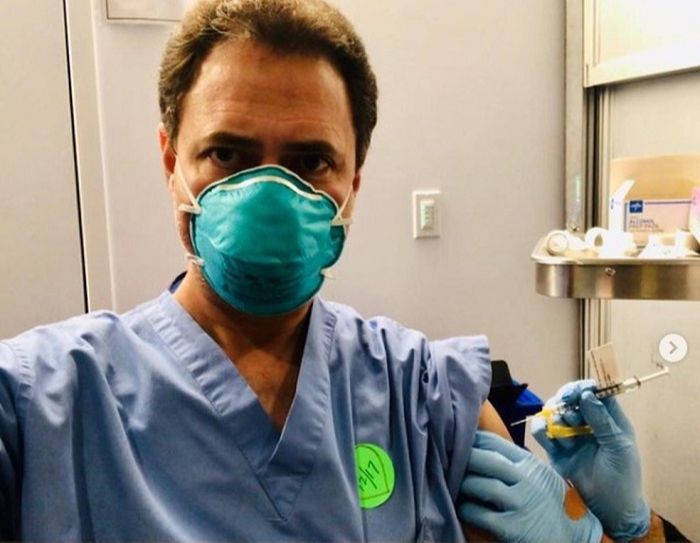 Urologista cearense recebeu primeira dose da vacina (Foto: Acervo pessoal )