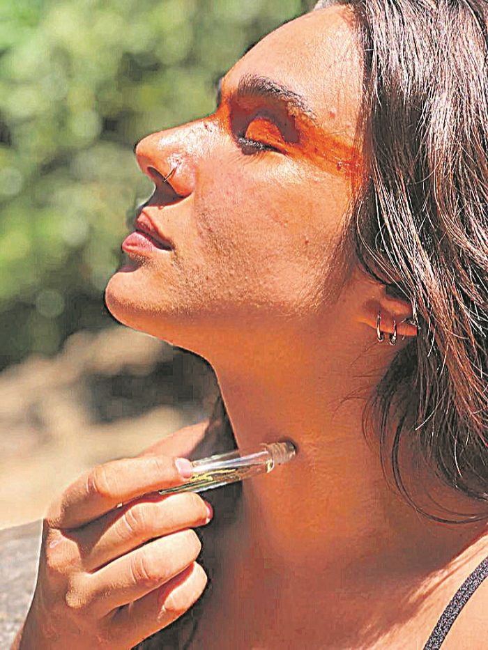 A estudante de Medicina Maria Laura Palmeira, 25 anos, recorreu à aromaterapia há cerca de um ano (Foto: Acervo pessoal)