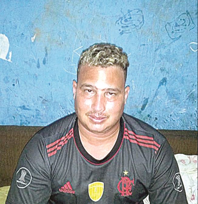 Regis em casa, se recuperando do susto. Ele diz que viu a morte de perto e está feliz por ter conseguido superar o desafio. “Eu tenho fé, e me agarrei a ela” (Foto: Acervo pessoal)