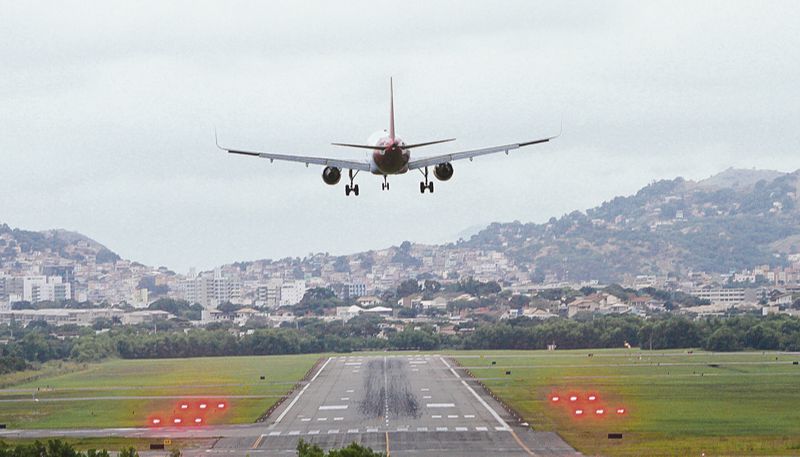Avião durante pouso no aeroporto (Foto: Dayana Souza — 29/06/2018)