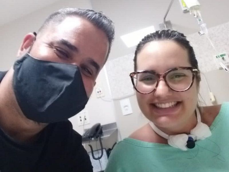 A bancária Thaisa André Esteves Trabach Lacerda, recebeu alta da unidade intensiva nesta quinta-feira (03) e segue se recuperando em um quarto (Foto: Acervo Pessoal)