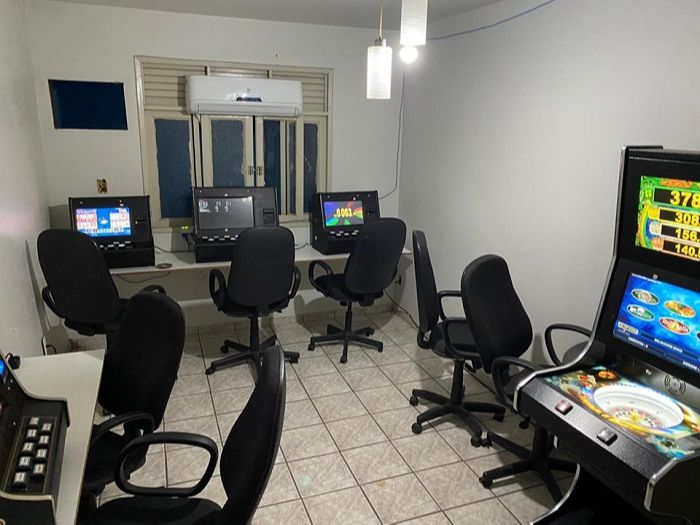Máquinas apreendidas no local (Foto: Divulgação / Polícia Civil )