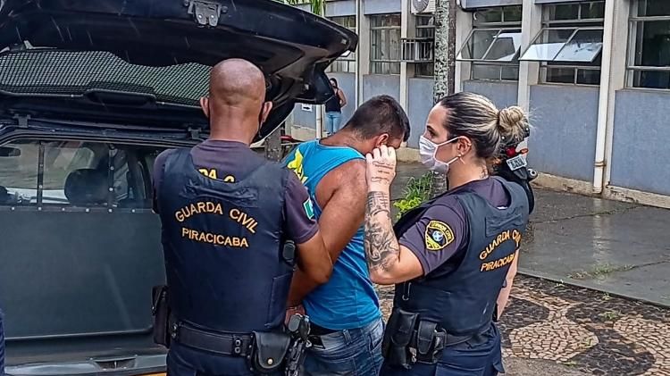 O homem de 26 anos e sua esposa, de 20, foram presos por maus-tratos a animais (Foto: Divulgação/ PCSP)