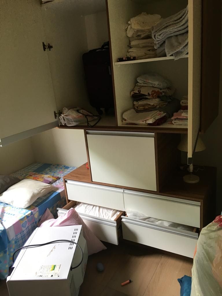 Bandidos saquearam casas e ainda causaram destruição nos imóveis (Foto: Divulgação)
