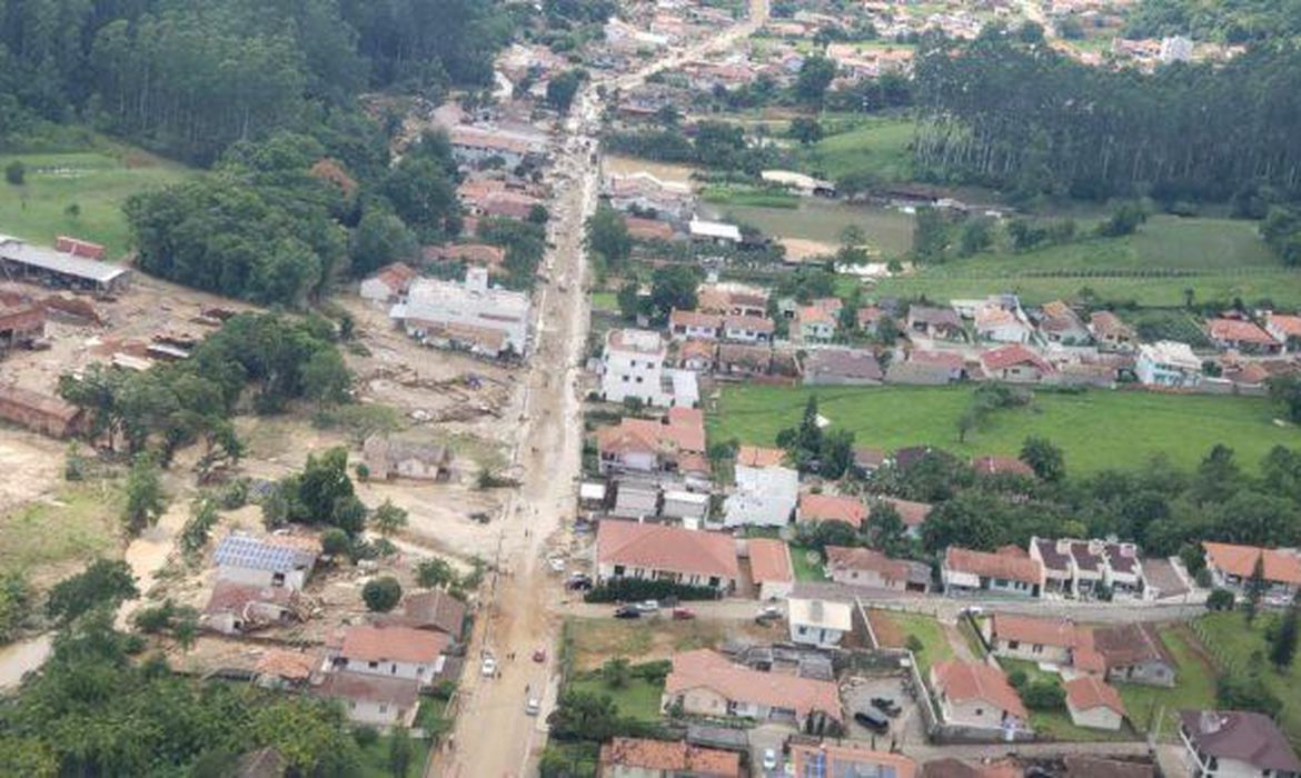 Chuvas deixaram 20 mortos, 4 desaparecidos e 172 desabrigados (Foto: Divulgação/ CBMSC)