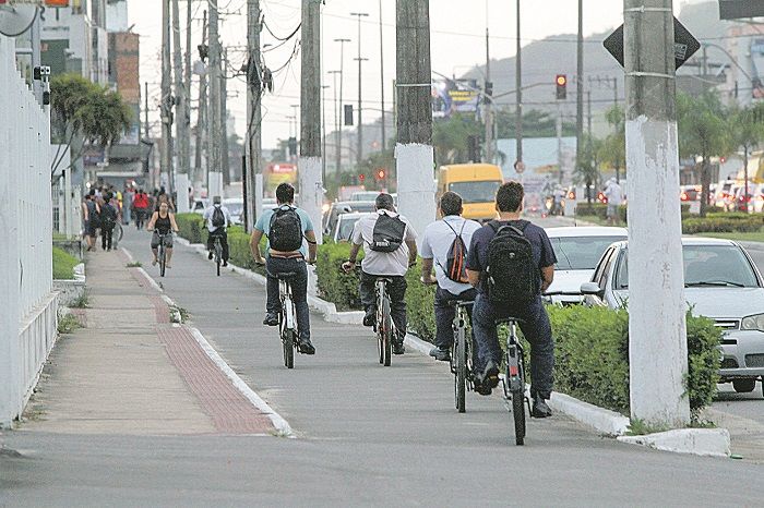 Ciclistas: perigos pela rua (Foto: Dayana Souza - 12/10/2018)