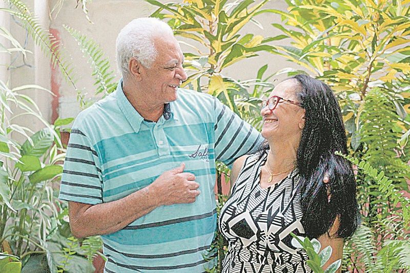 José Alves, 73 anos, e Nenzita, de 70. “Nosso amor nunca acaba”, diz ele (Foto: Roberta Bourguignon)