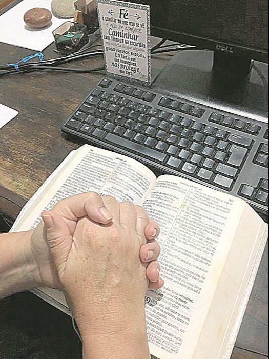 Mãe de duas jovens com depressão: fé para ver as filhas curadas da doença (Foto: Divulgação)