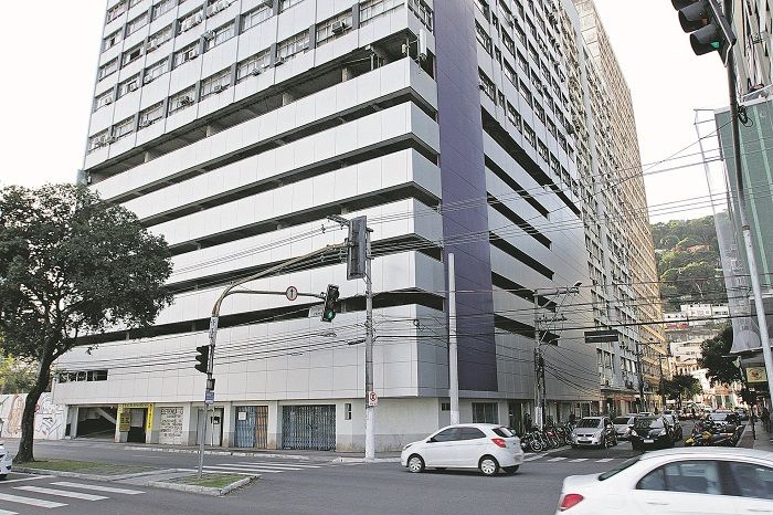 Salas comerciais localizadas no Edifício Ames, na rua Alberto de Oliveira Santos, no Centro de Vitória (Foto: Beto Morais/AT)