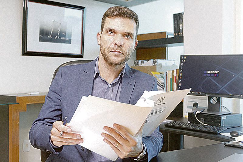 Edmar Camata disse que só no Executivo estadual foram 384 servidores notificados para devolver o dinheiro (Foto: Thiago Coutinho — 28/01/2019)