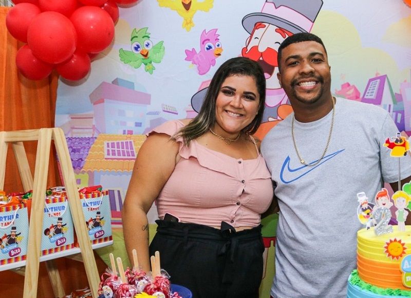 Isaque e a esposa Rayna em seu chá revelação (Foto: Reprodução/Acervo Pessoal)