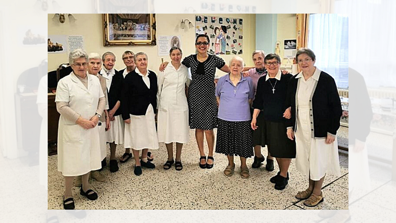 Enfermeira capixaba Áurea de Souza mora no Reino Unido e está na lista de prioridade para tomar a vacina contra a Covid-19 (Foto: Acervo pessoal)