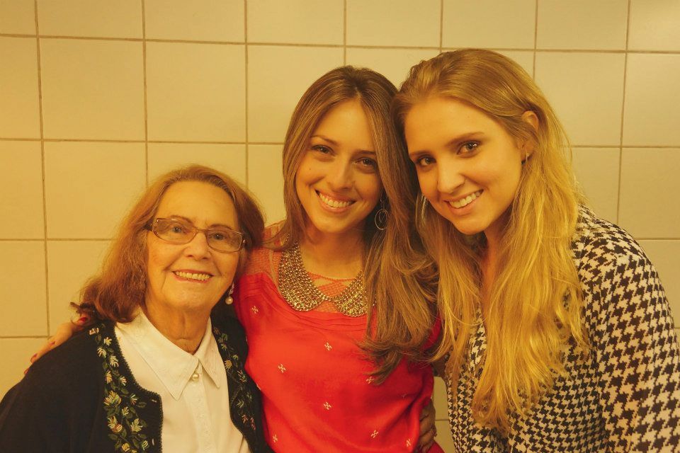 Eris ao lado de Cristiana e Raquel, filha e sobrinha de Edir Macedo (Foto: Reprodução / Facebook)