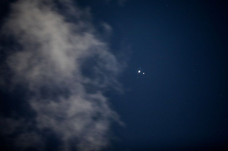 Alinhamento entre os dois maiores planetas do Sistema Solar: Júpiter e Saturno (Foto: FELIPE RIBEIRO/JC IMAGEM/ESTADÃO CONTEÚDO)