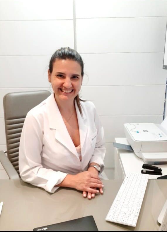 Ginecologista oncológica Vivian Sartorelli (Foto: Divulgação / Site Oficial)