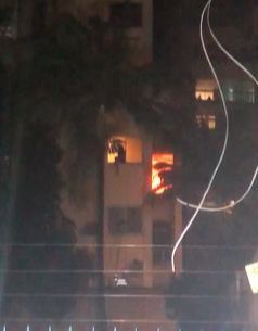 O incêndio acontece em um apartamento do terceiro andar (Foto: Reprodução/Redes Sociais)