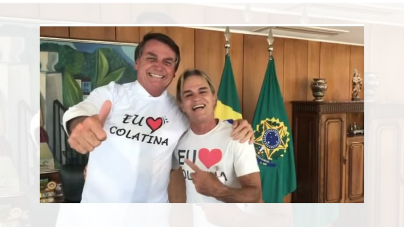 Jair Bolsonaro vestiu a camisa "Eu amo Colatina" dada pelo prefeito Sérgio Meneguelli: encontro em Brasília (Foto: Divulgação)