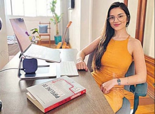 Jéssica Etchandy Lima é lider dos setores de Marketing, Comercial e Qualidade de uma startup (Foto: Divulgação)