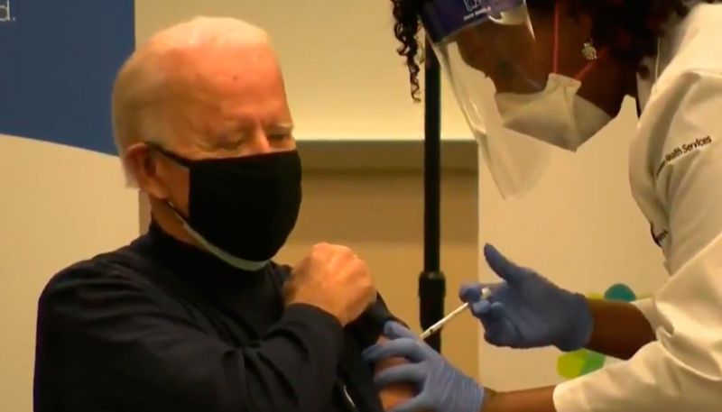 Joe Biden é vacinado (Foto: Reprodução / Twitter)