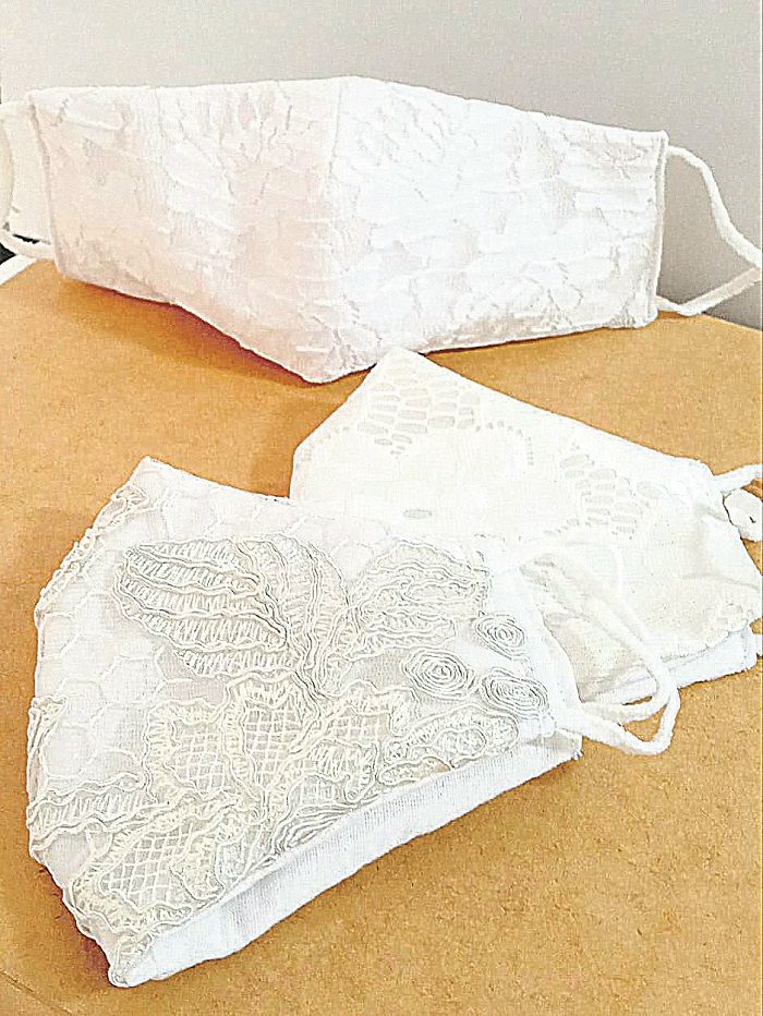 Máscara branca para festas (Foto: Divulgação)