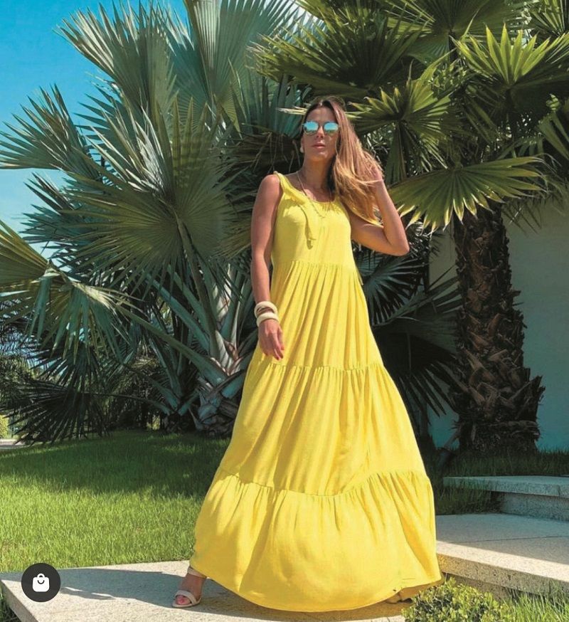 Leveza - Entre os modelos em alta para a virada estão aqueles com caimento leve e fluidos, como o escolhido por Marianne Pernambuco. São ideais para eventos descontraídos, sem perder a elegância. (Foto: Divulgação)