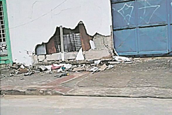 Muro quebrado (Foto: Magnolia Cadete)